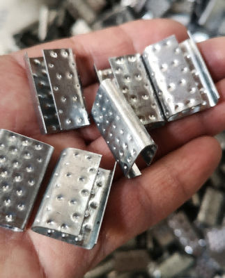 Polyester PET Strapping Metal Seals With Pressure Hole Gripper