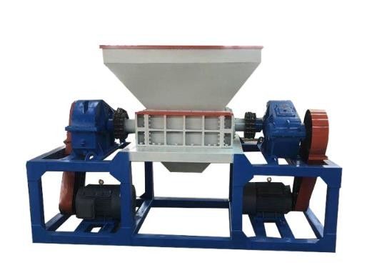 Single Shaft Horizontal Shredder Machine 380V Voltage For Crushing